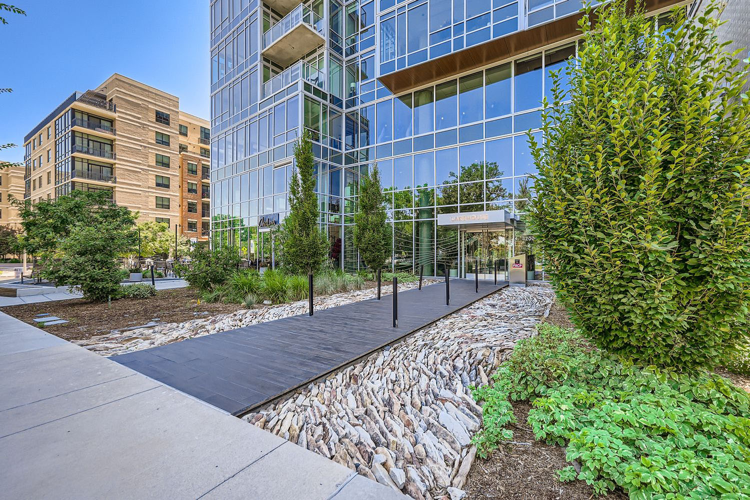 Stunning 1 Bedroom + Office Loft-Style