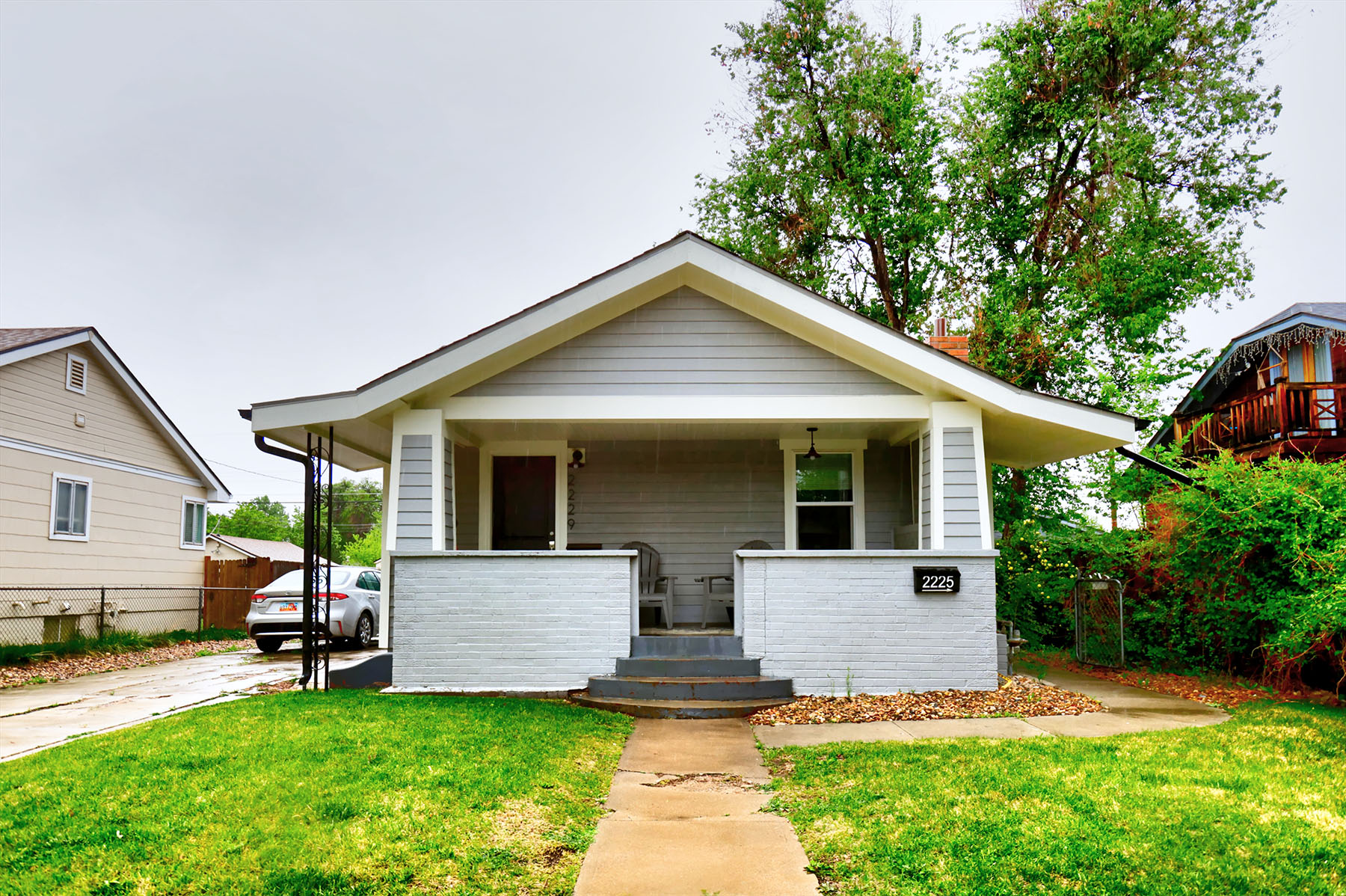 Studio with Garage Parking and Private Yard in Prime DU Location