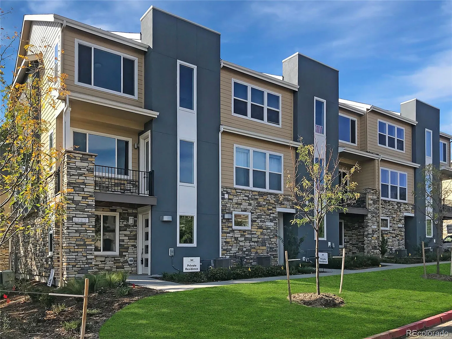 Stunning Executive Home with Modern Finishes in Aurora