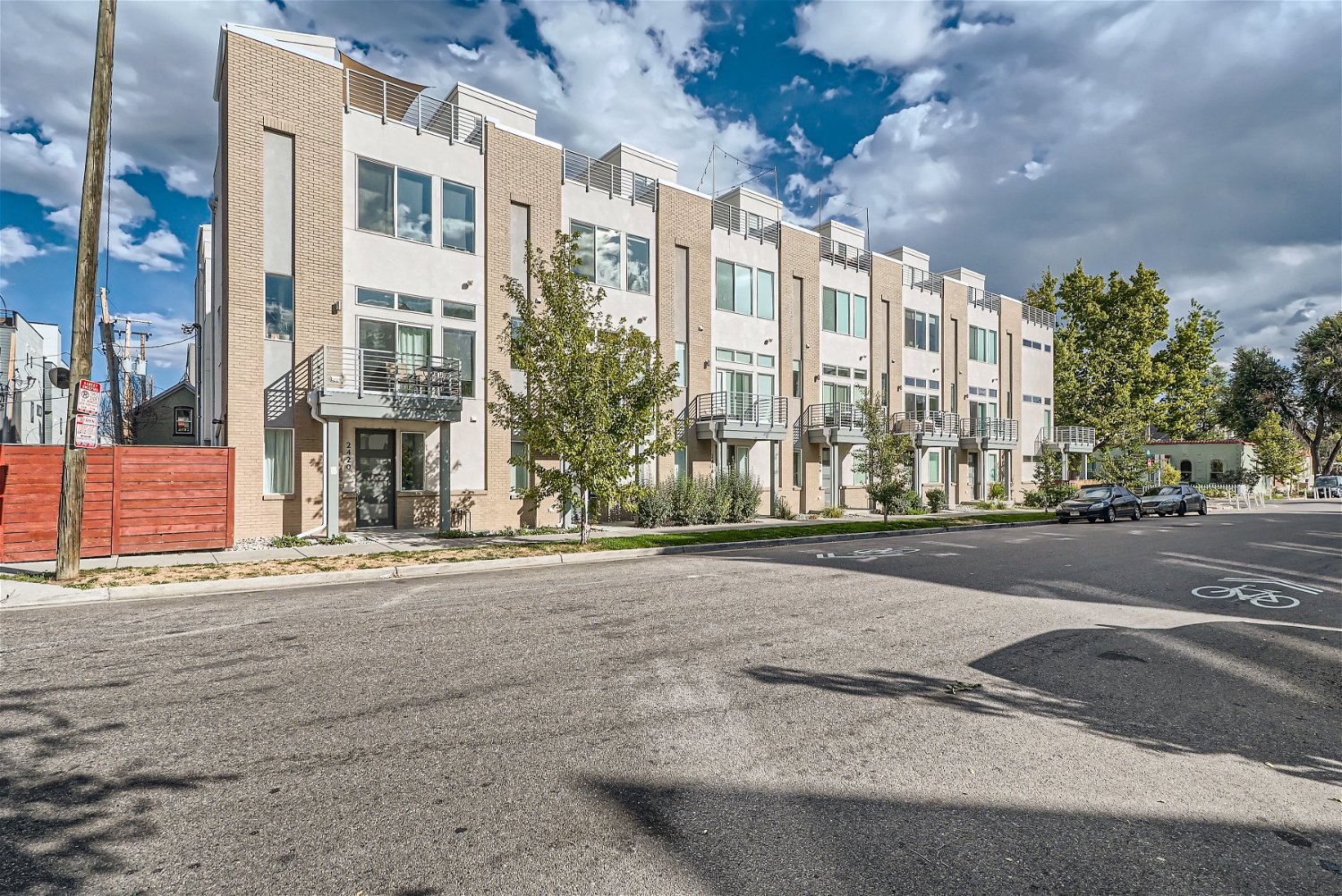 Luxury Townhome with Rooftop Deck & City Views in Jefferson Park