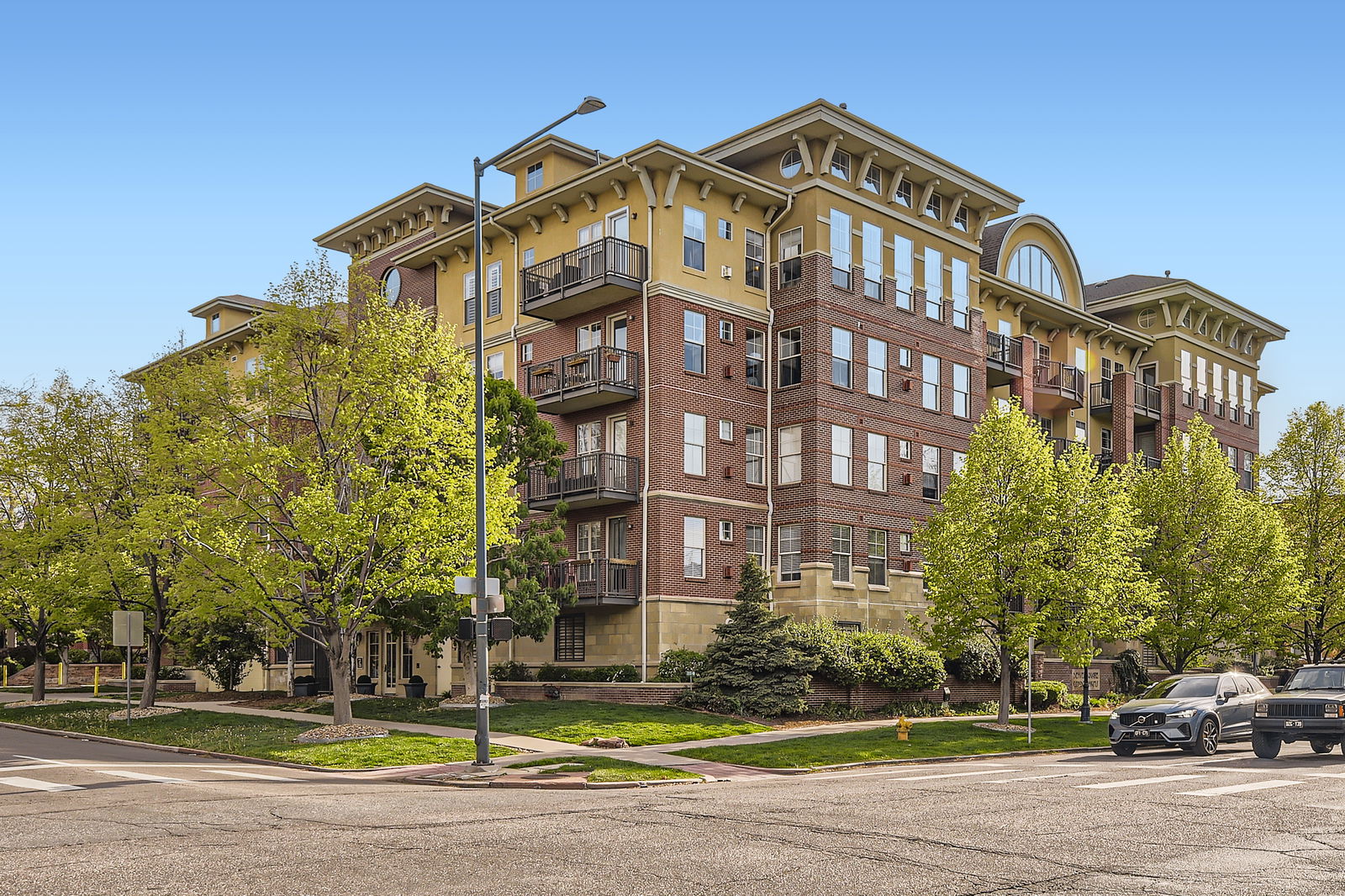 Modern Uptown Condo in a Prime Denver Location