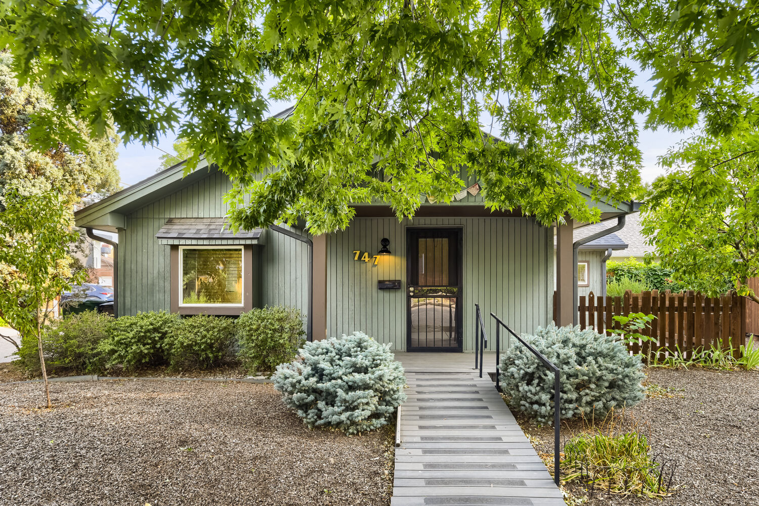 Charming 2-Bedroom Home in a Prime Denver Location